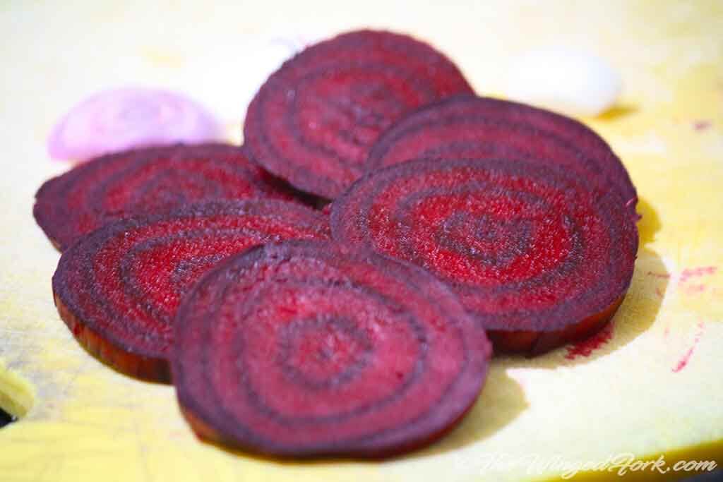 Cut the beetroot into slices.