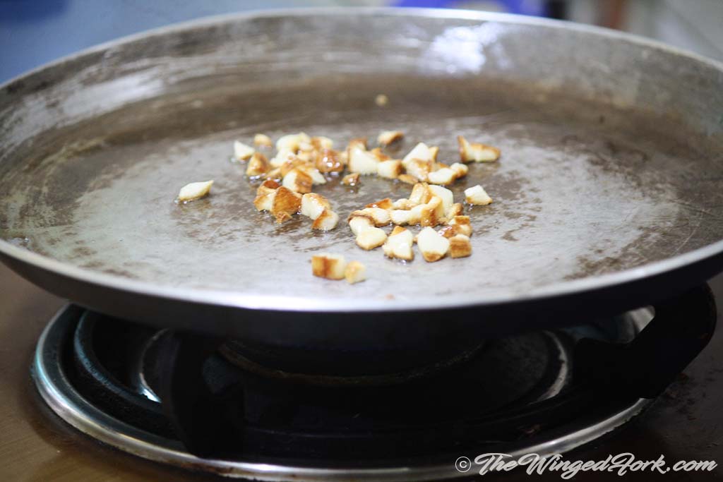 Roasted garlic in the frying pan.