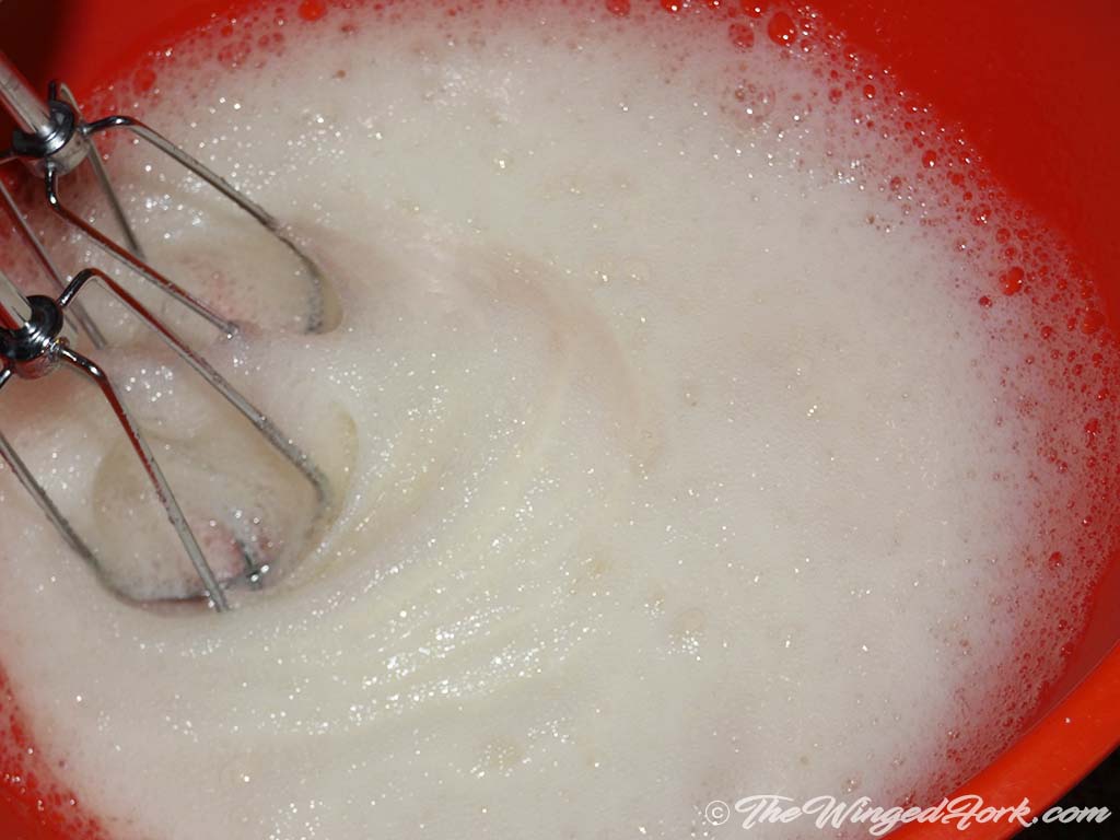 Whisk egg white with a blender until it gets fluffy.