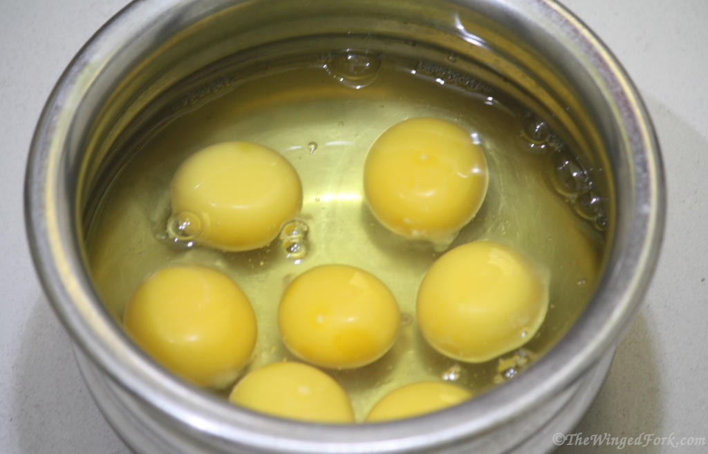 7 eggs in a vessel.
