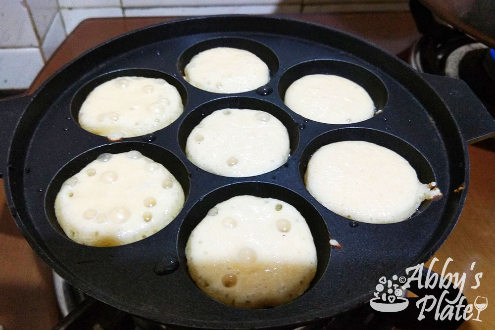 Fill the honey ball batter and fry to a light brown color.
