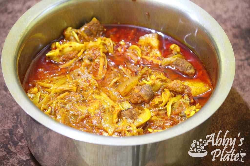 Pork tamriad curry in a pot.