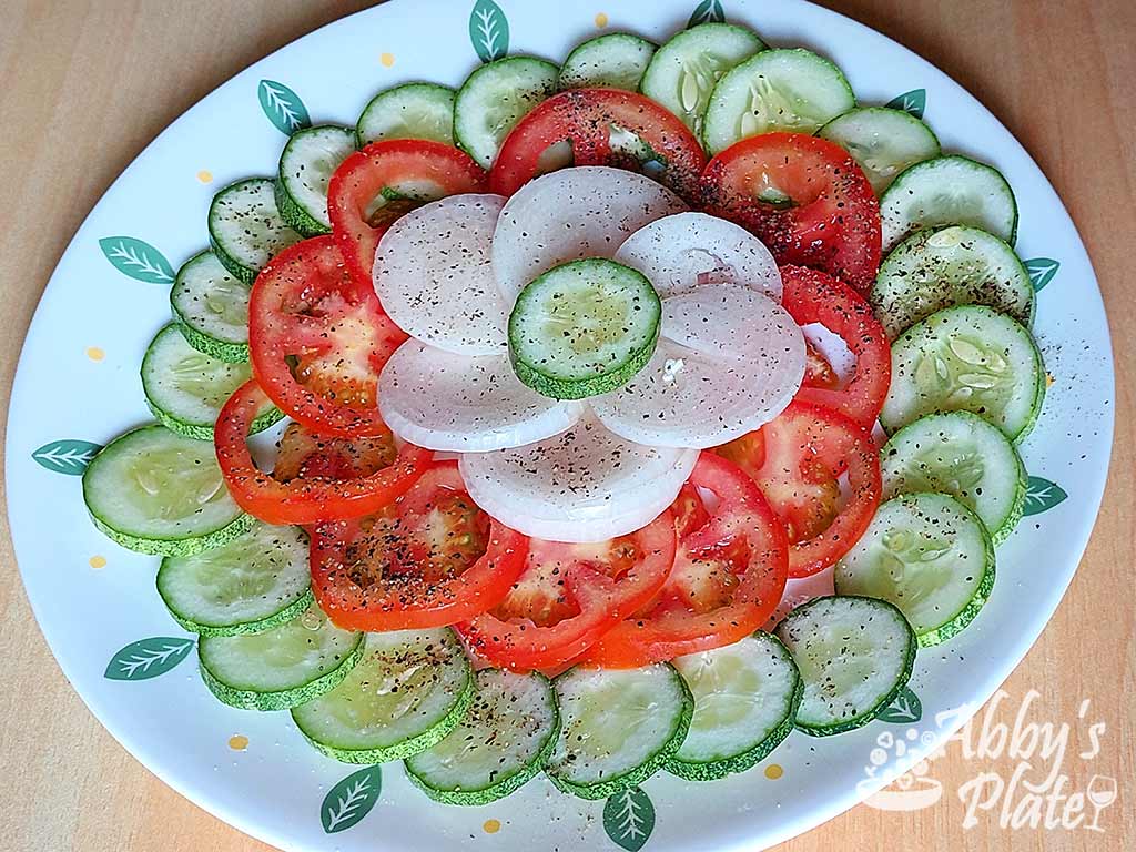 Onion salad in a platter.