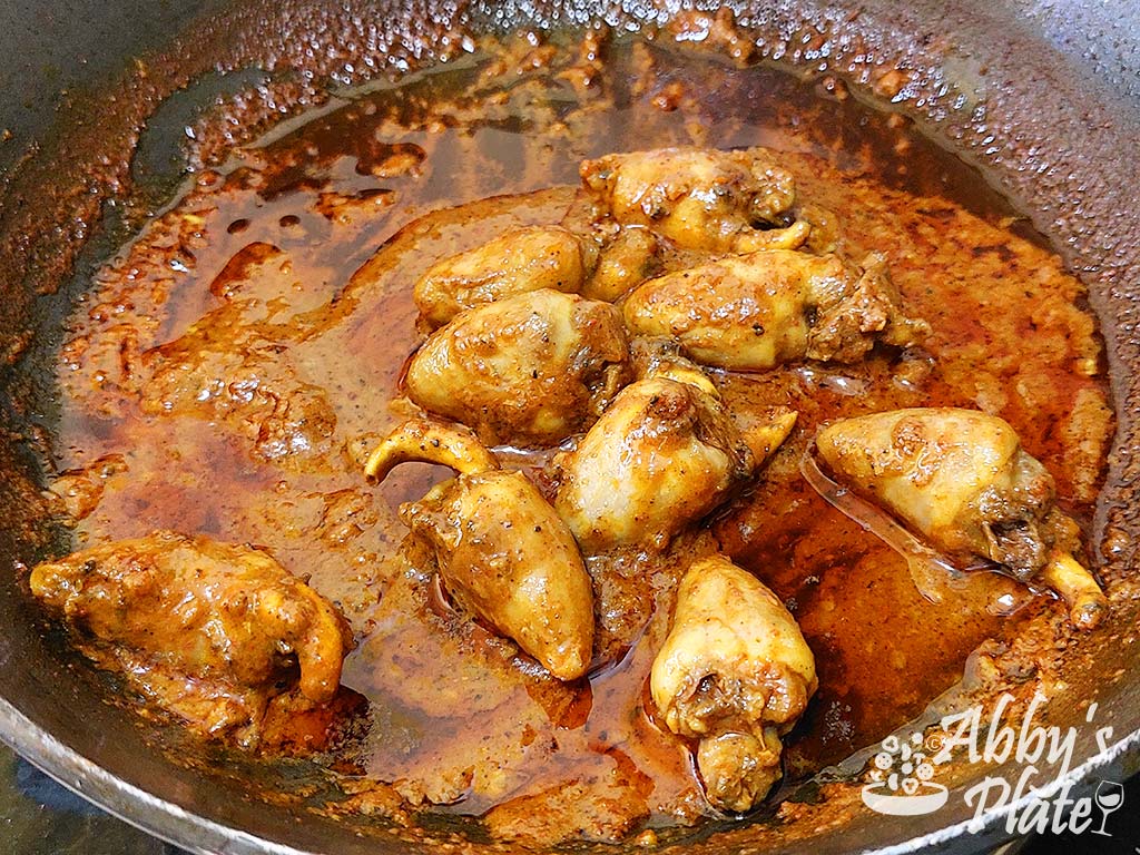 Cooked chicken heart masala in a frying pan.